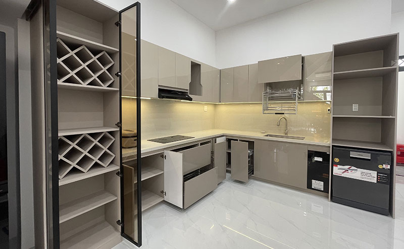 Tủ bếp chữ L chị Gấm 1