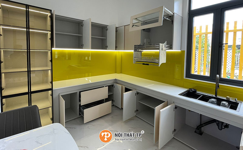 Tủ bếp chữ L Lộc Vinh Long 1